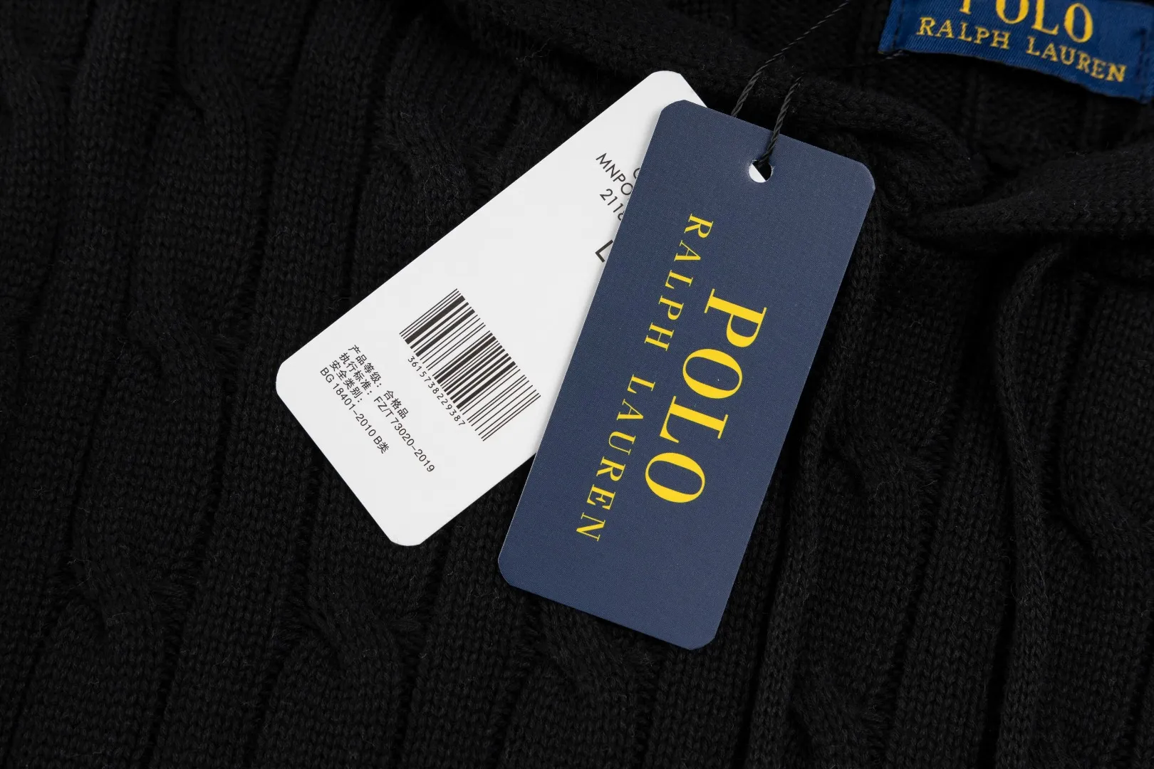 P236 #R84 RALPH LAUREN Six-color classic hooded twist pullover sweater with high-density LOGO embroidery on the chest and original custom-made tag accessories. Made of pure cotton yarn, pure cotton is skin-friendly and comfortable, small label war horse embroidered twist hooded sweater 🐎 high quality, follow the blogger to learn how to wear it! Let’s buy a Ralph Lauren cable sweater. It’s a super hard-to-find series after it became popular. It’s hard to find one on the official website. It’s simple and practical to wear, with a lazy and loose feel. The thickened fabric has more texture, feels soft and delicate, and has a loose fit. Whether worn alone or layered, you can wear different styles of fashion with just one piece!   Size: S M L